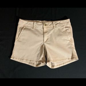 AE Midi tan shorts